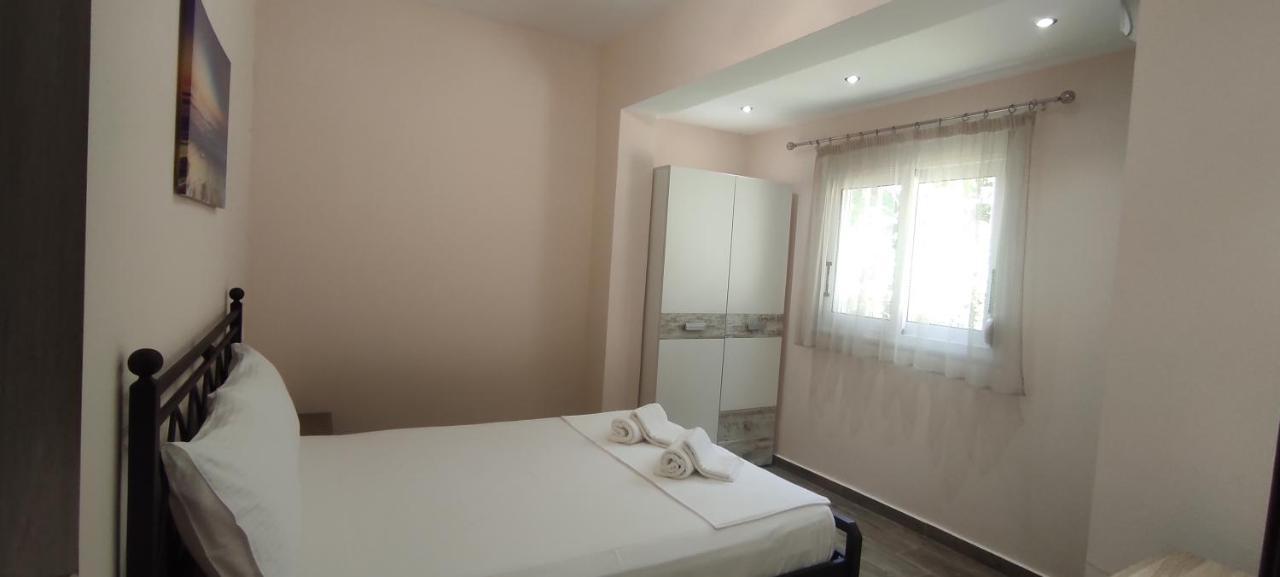 Helios & Elia Family Apartment Liapades Esterno foto